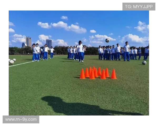 全新升级防雨防水足球助你畅享雨天无惧湿滑尽情驰骋绿茵场